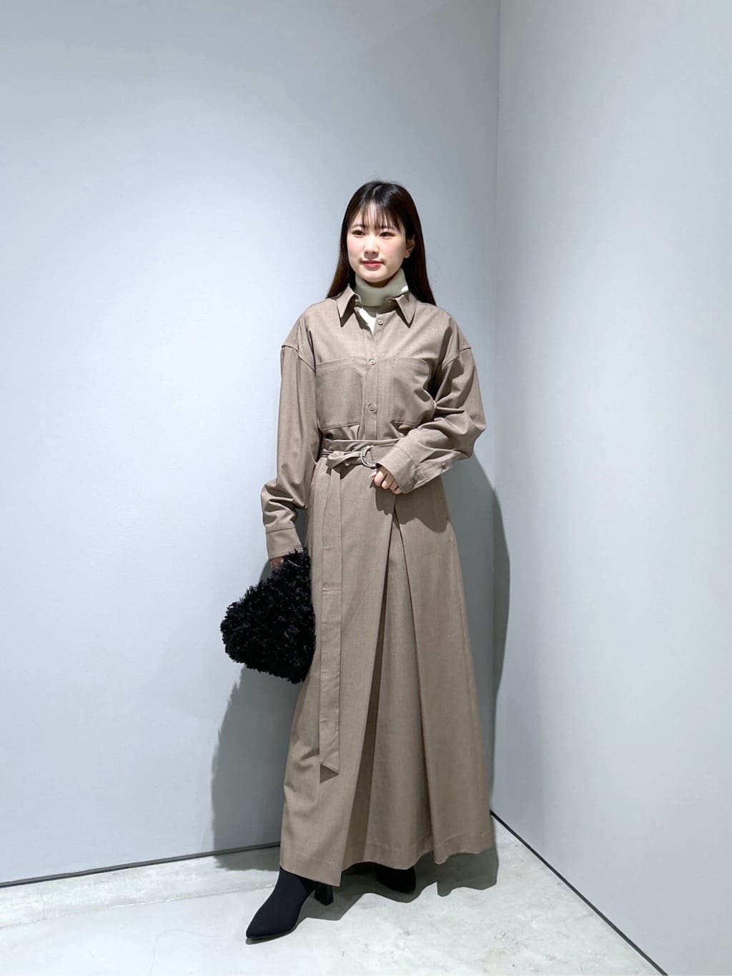 Renoさんの「INDIVI｜フェイクファーマイクロバッグ」を使ったコーディネート