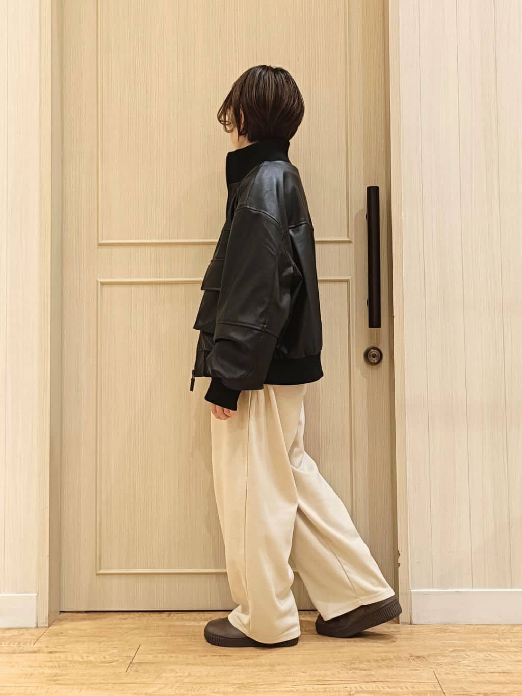 manikoさんの「SHOO･LA･RUE｜【S-LL】大人綺麗 レザー調リブブルゾン」を使ったコーディネート
