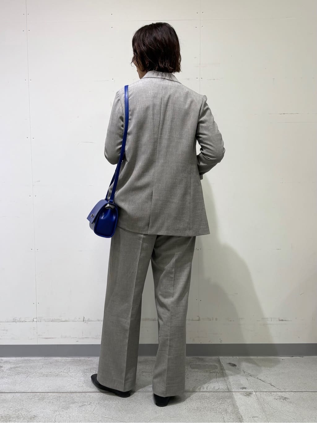 yuriさんの「INDIVI｜【洗える／セットアップ可能】凹凸ストレッチ素材ストレートパンツ」を使ったコーディネート