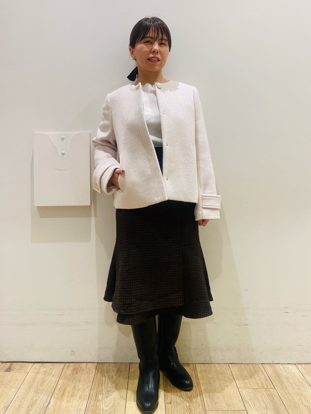 YUKOさんの「index｜ラメスカラップビジューデザインニット【洗濯機OK】《6col／S～LL》」を使ったコーディネート