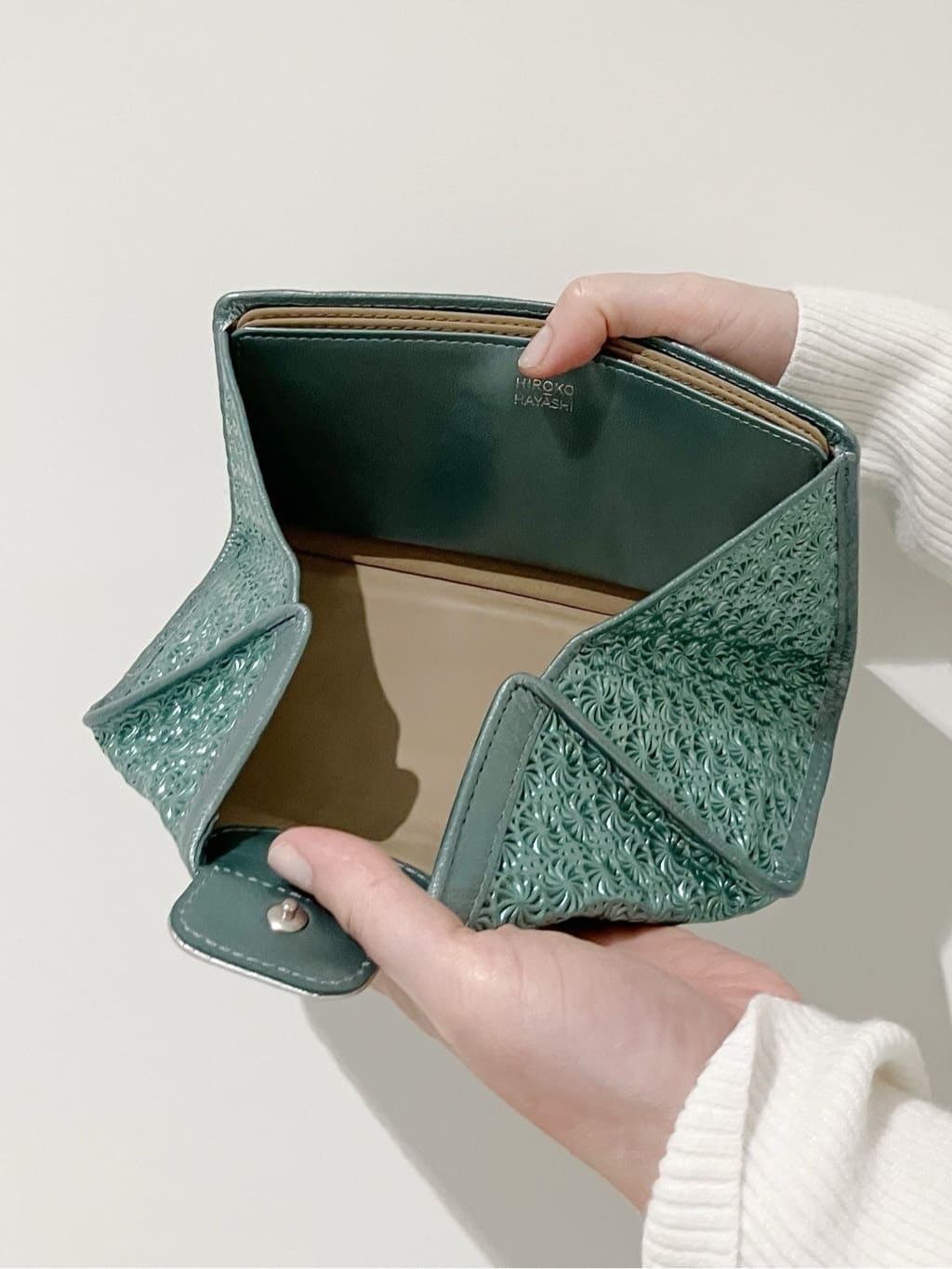 Cさんの「HIROKO HAYASHI｜GIRASOLE PIPERITA（ジラソーレ ピペリータ）長財布」を使ったコーディネート