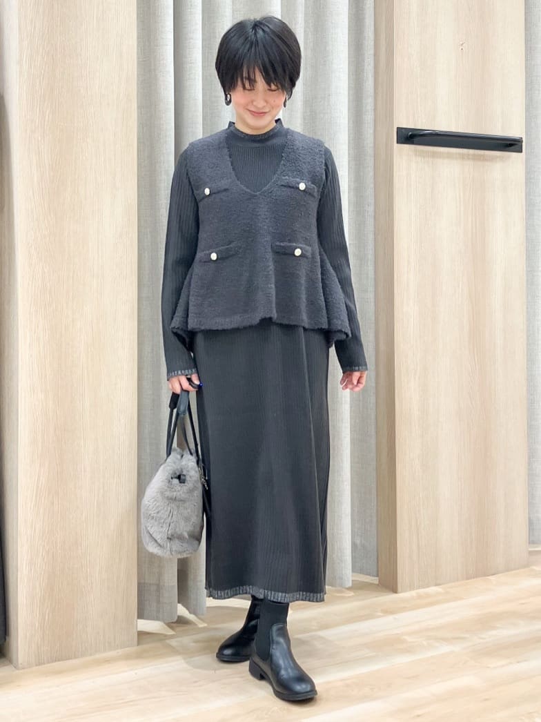 Keiさんの「grove｜【2点SET/体型カバー】一枚で決まる、ペプラムベスト&times;ニットワンピース」を使ったコーディネート