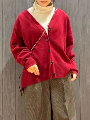 meiさんの「SHOO･LA･RUE｜【洗える/毛玉レス】表面がきれいなVネックカーディガン」を使ったコーディネート