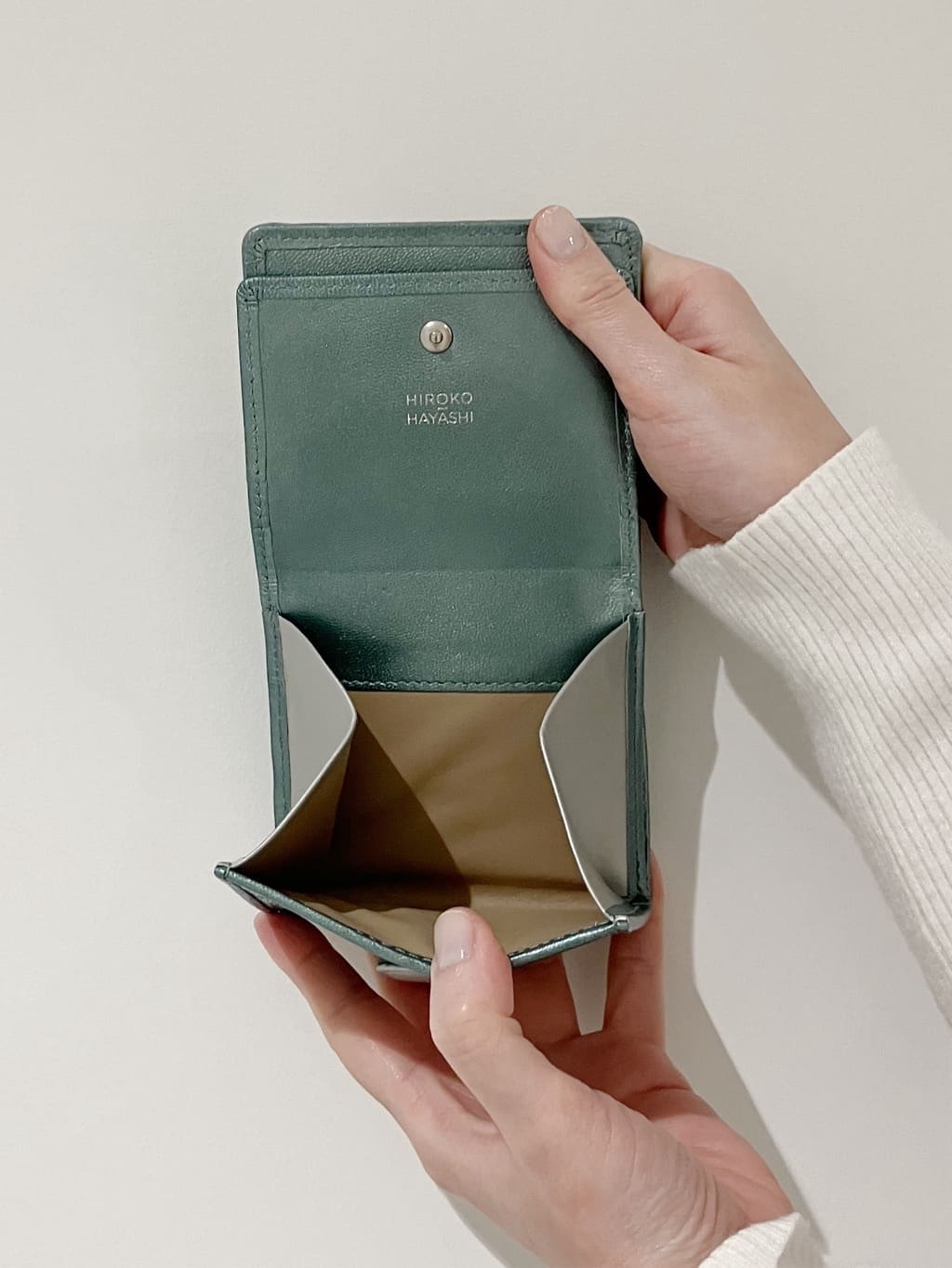 Cさんの「HIROKO HAYASHI｜GIRASOLE PIPERITA（ジラソーレ ピペリータ）二つ折り財布」を使ったコーディネート