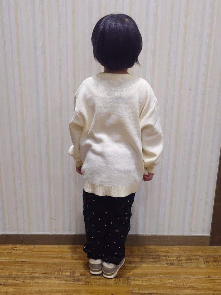 Yuiさんの「SHOO･LA･RUE｜【100-150cm/リンク可/洗濯機可】ウェットライク刺繍ロゴニット」を使ったコーディネート