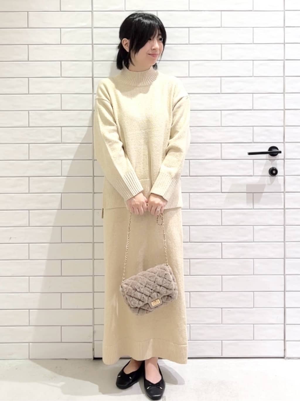 しおりさんの「OPAQUE.CLIP｜ラメスパンコールナロースカート／セットアップ対応可【洗濯機OK】」を使ったコーディネート