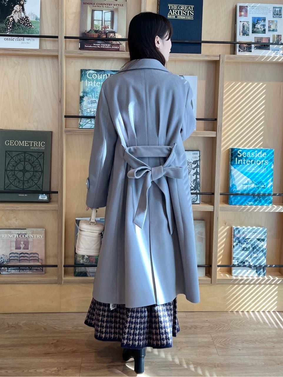 はばさんの「Couture brooch｜【大人上品・ベルト付き】パール調釦チェスターコート」を使ったコーディネート