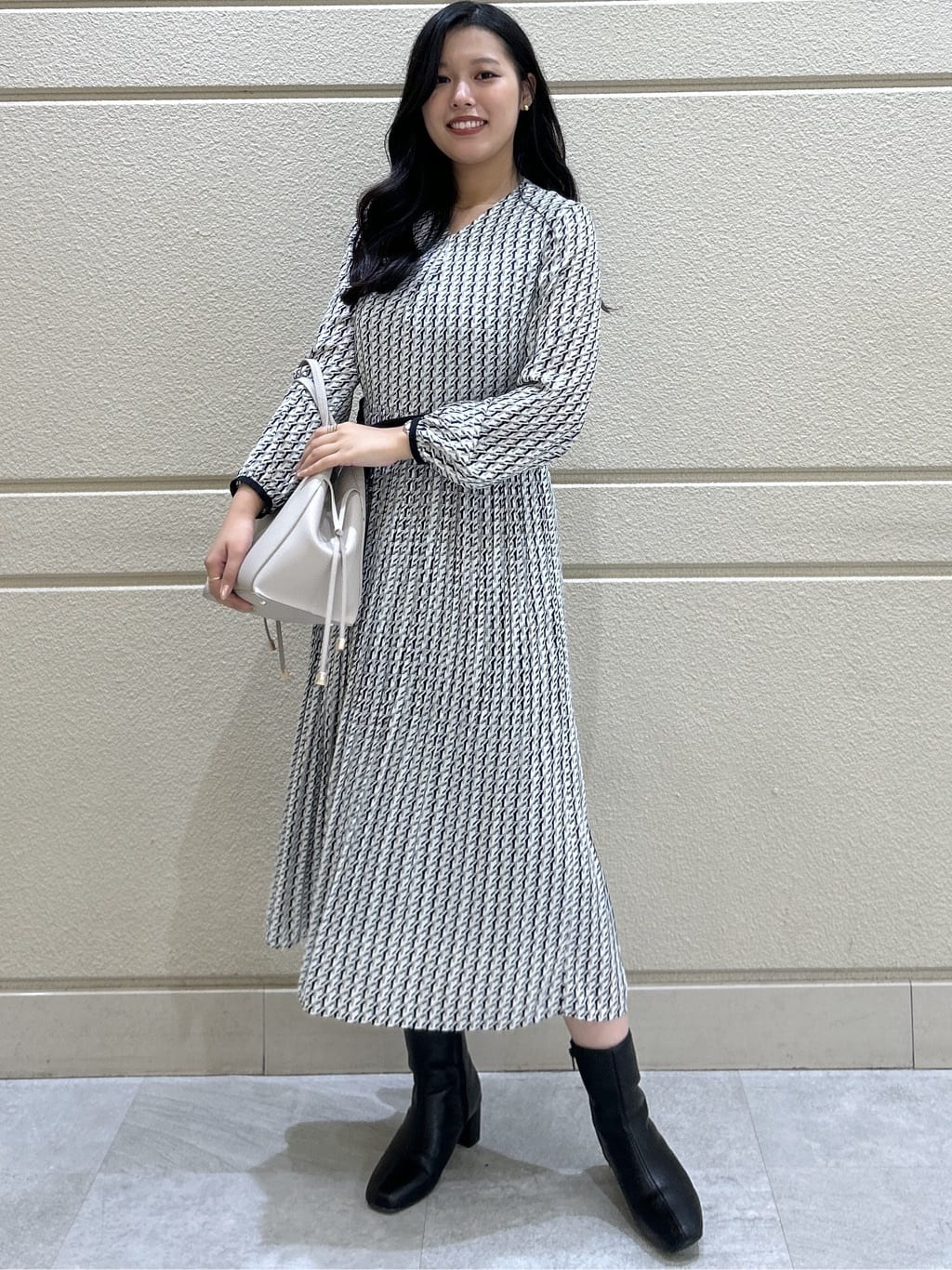 Momokaさんの「COUP DE CHANCE｜【リボン取り外し可】幾何柄プリーツワンピース」を使ったコーディネート