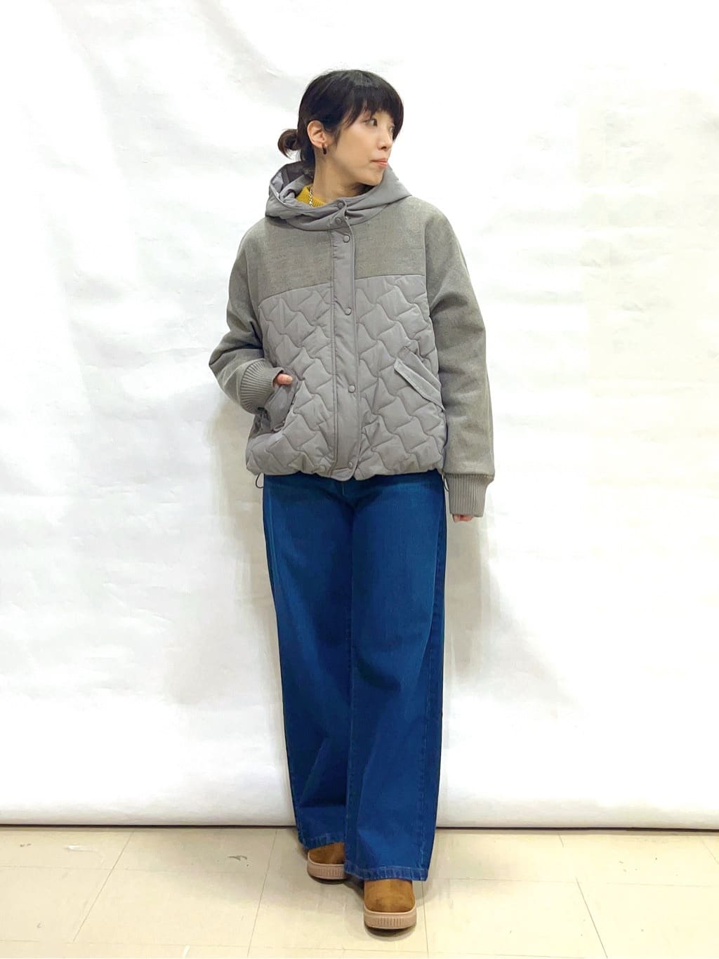 まっつんさんの「SHOO･LA･RUE｜【高レビュー/S-LL】脚のラインを拾いにくい デニムワイドパンツ」を使ったコーディネート