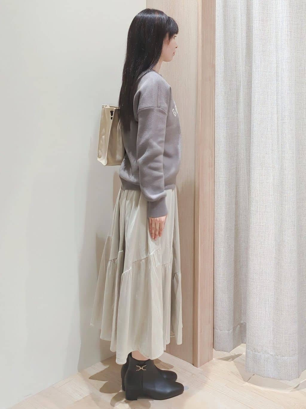 Yuiさんの「grove｜カレッジロゴキーネックニット」を使ったコーディネート