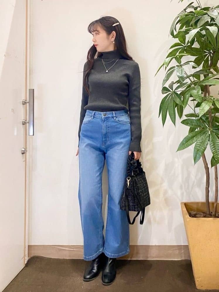 AYUMIさんの「SHOO･LA･RUE｜【あったか/SS-LL】裏微起毛 ストレートデニムパンツ」を使ったコーディネート