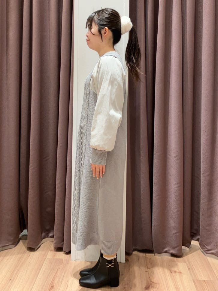 みちゃさんの「grove｜一枚で華やぐ、袖布帛ケーブルニットワンピース」を使ったコーディネート