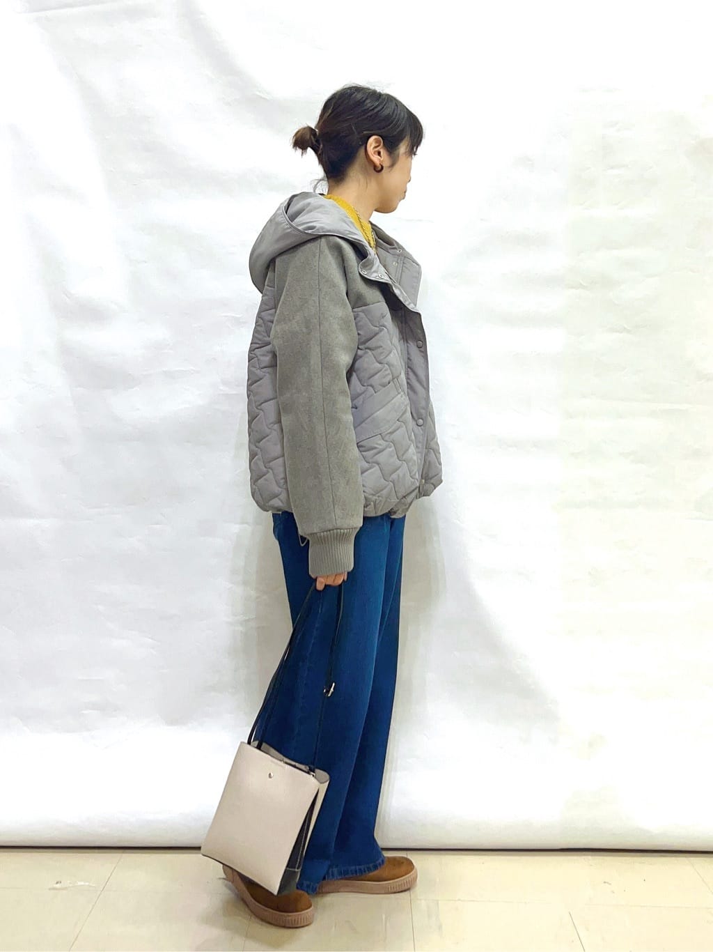まっつんさんの「SHOO･LA･RUE｜【高レビュー/S-LL】脚のラインを拾いにくい デニムワイドパンツ」を使ったコーディネート