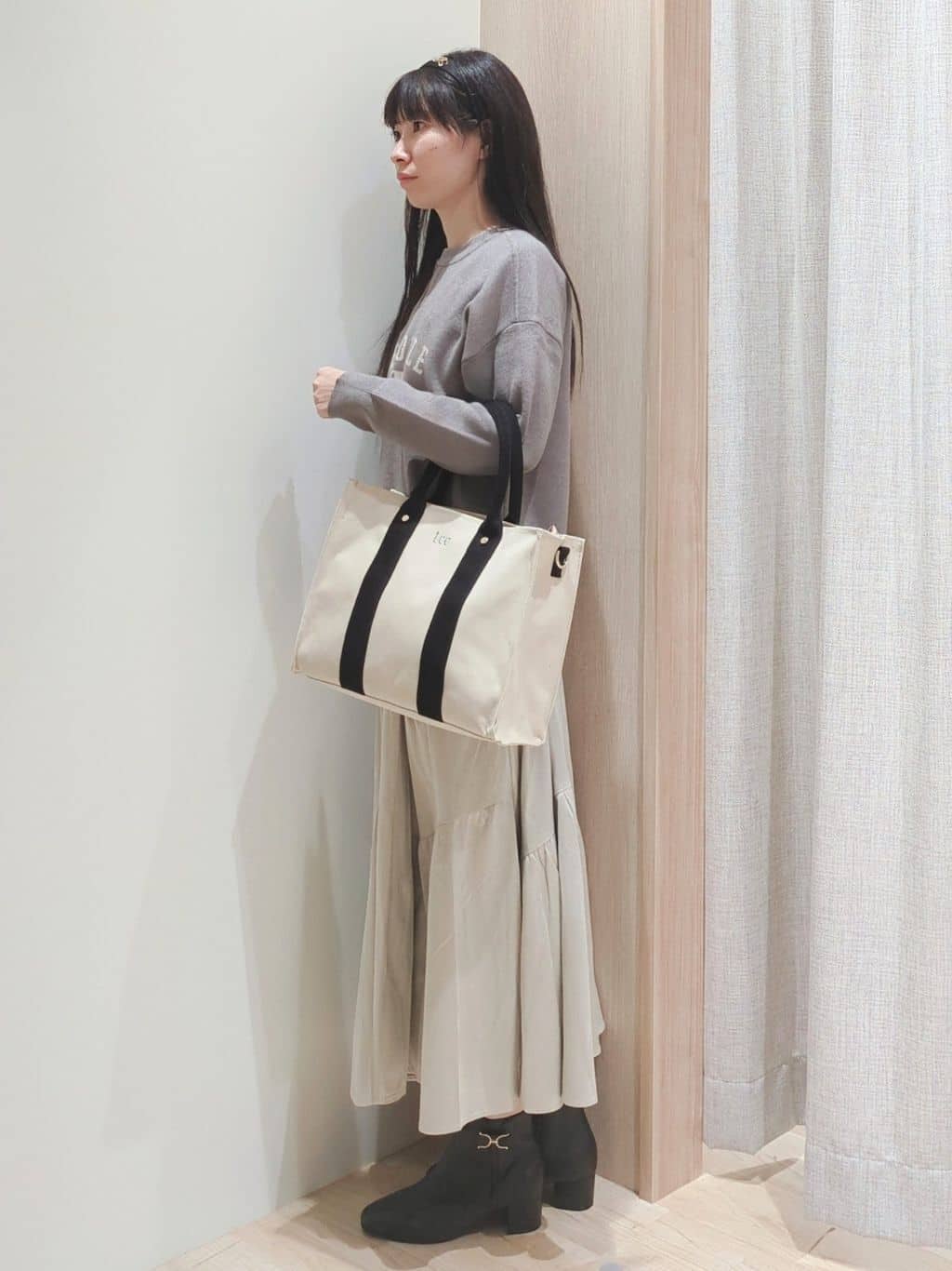 Yuiさんの「grove｜カレッジロゴキーネックニット」を使ったコーディネート