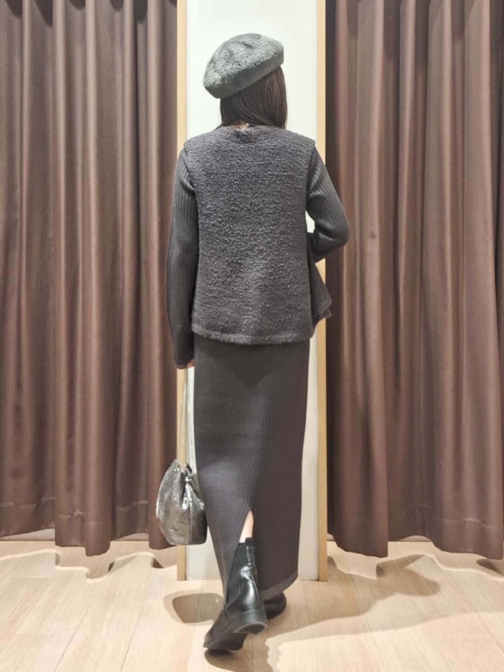 ウタさんの「grove｜【2点SET/体型カバー】一枚で決まる、ペプラムベスト&times;ニットワンピース」を使ったコーディネート