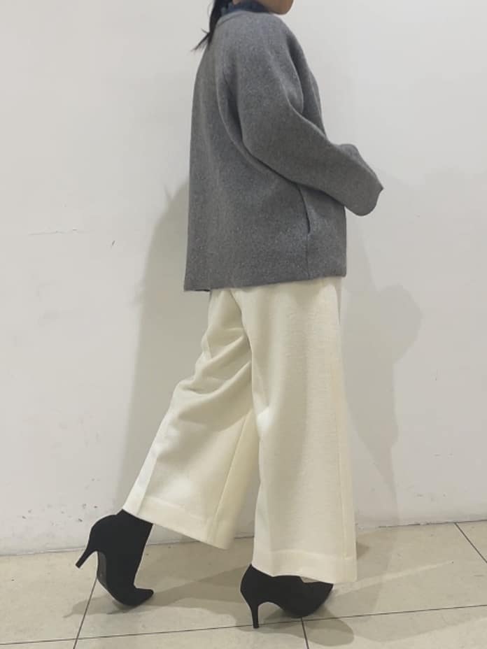 watanabeさんの「UNTITLED｜【エレガント/お仕事着にも】スタンドフリルネック ブラウス」を使ったコーディネート