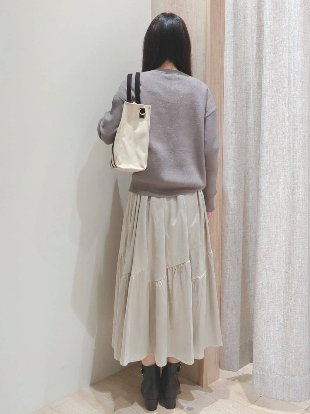Yuiさんの「grove｜カレッジロゴキーネックニット」を使ったコーディネート