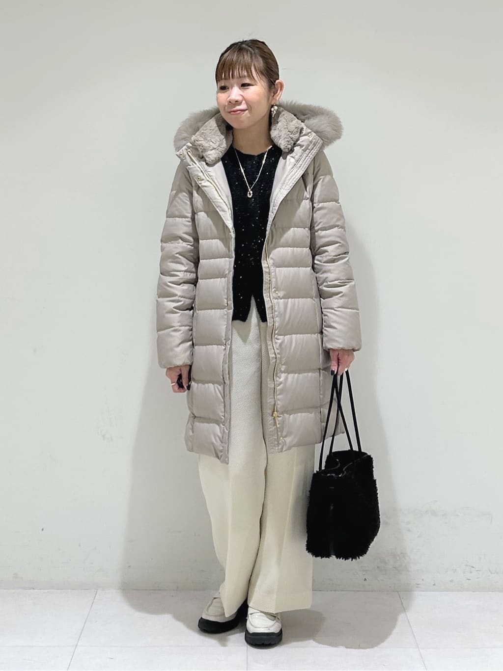 tsuyuさんの「INDIVI｜【名品／撥水／抗菌防臭】ロング丈リサイクルダウンコート」を使ったコーディネート