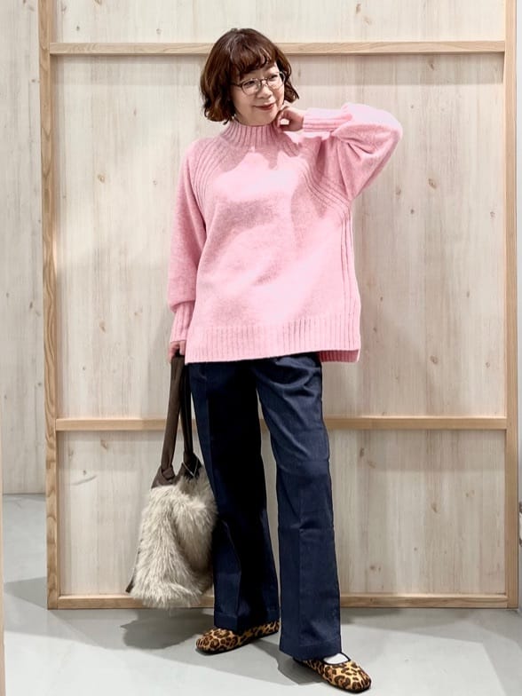 nakoさんの「THE SHOP TK｜ふんわり柔らかきれい色 ウール混ハイネックニット」を使ったコーディネート