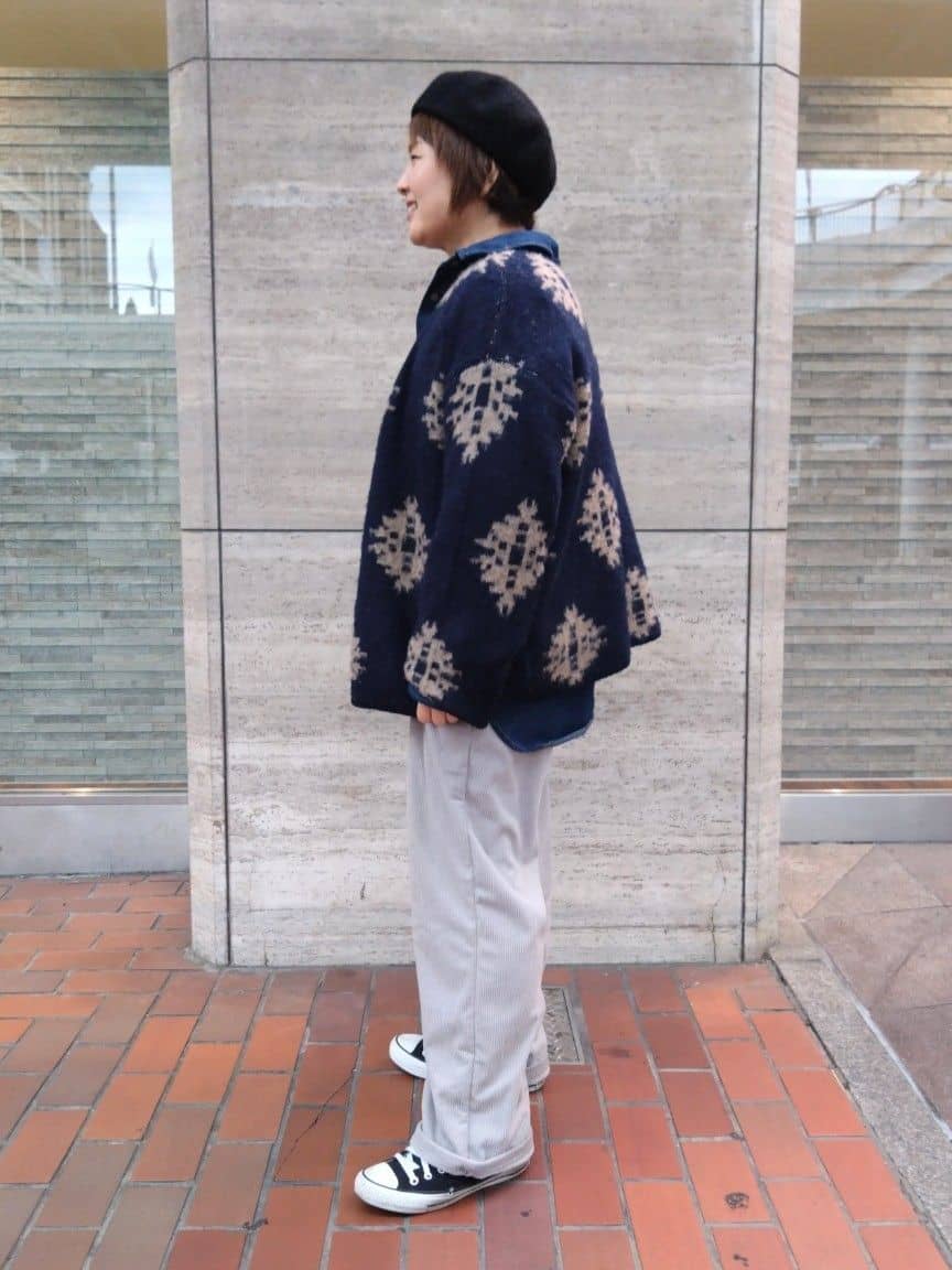 ヒロコジさんの「SHOO･LA･RUE｜羽織るだけでスタイリングの主役に 起毛柄カーディガン」を使ったコーディネート
