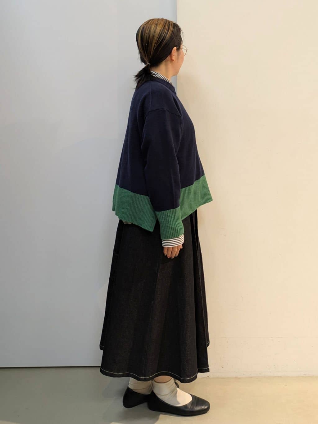 kotoさんの「THE SHOP TK｜インしないで着られる カラーブロックニット」を使ったコーディネート