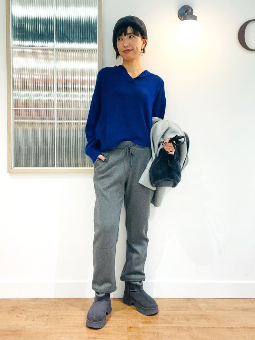 えまんさんの「SHOO･LA･RUE｜【S-LL】お顔周りをすっきり魅せる ふんわり Vネックフードニット」を使ったコーディネート