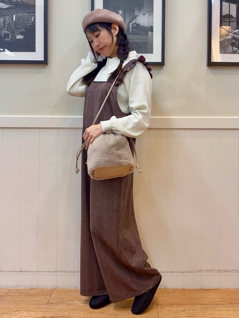 ゆうさんの「SHOO･LA･RUE｜【あったか】大人のための チェック柄フリルサロペット」を使ったコーディネート