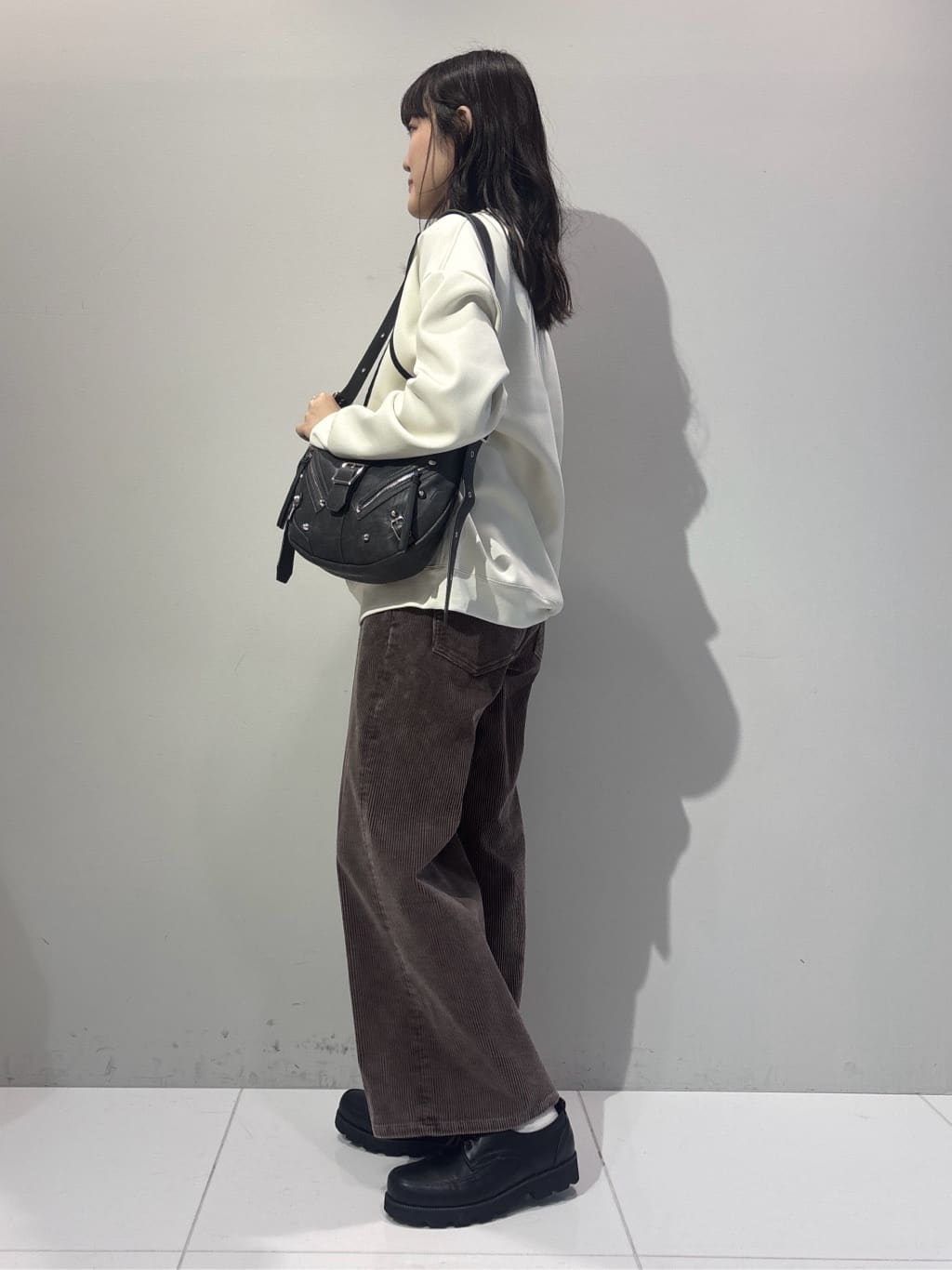 Akutagawaさんの「tk.TAKEO KIKUCHI｜テープブライトスウェット」を使ったコーディネート
