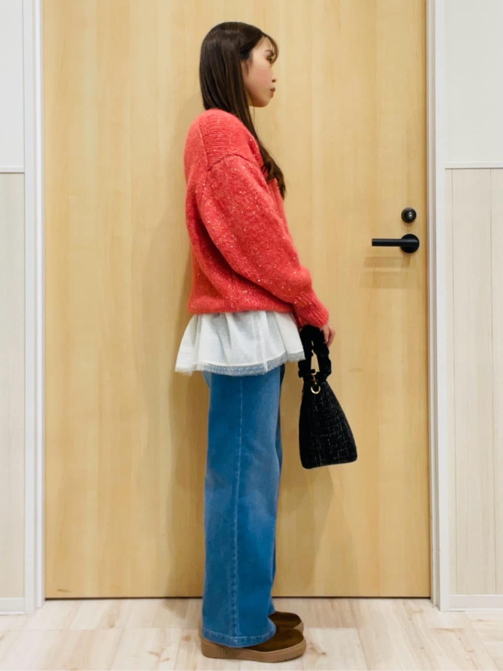 minamiさんの「SHOO･LA･RUE｜【洗濯機可/S-LL】上品にキラリと華やぐ スパンコールニット」を使ったコーディネート