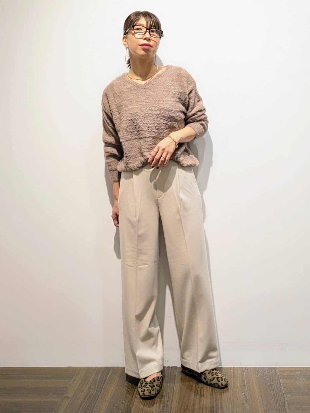 4410さんの「THE SHOP TK｜【華やかで柔らか】ふわふわフェザーニット/洗える・前後2WAY」を使ったコーディネート