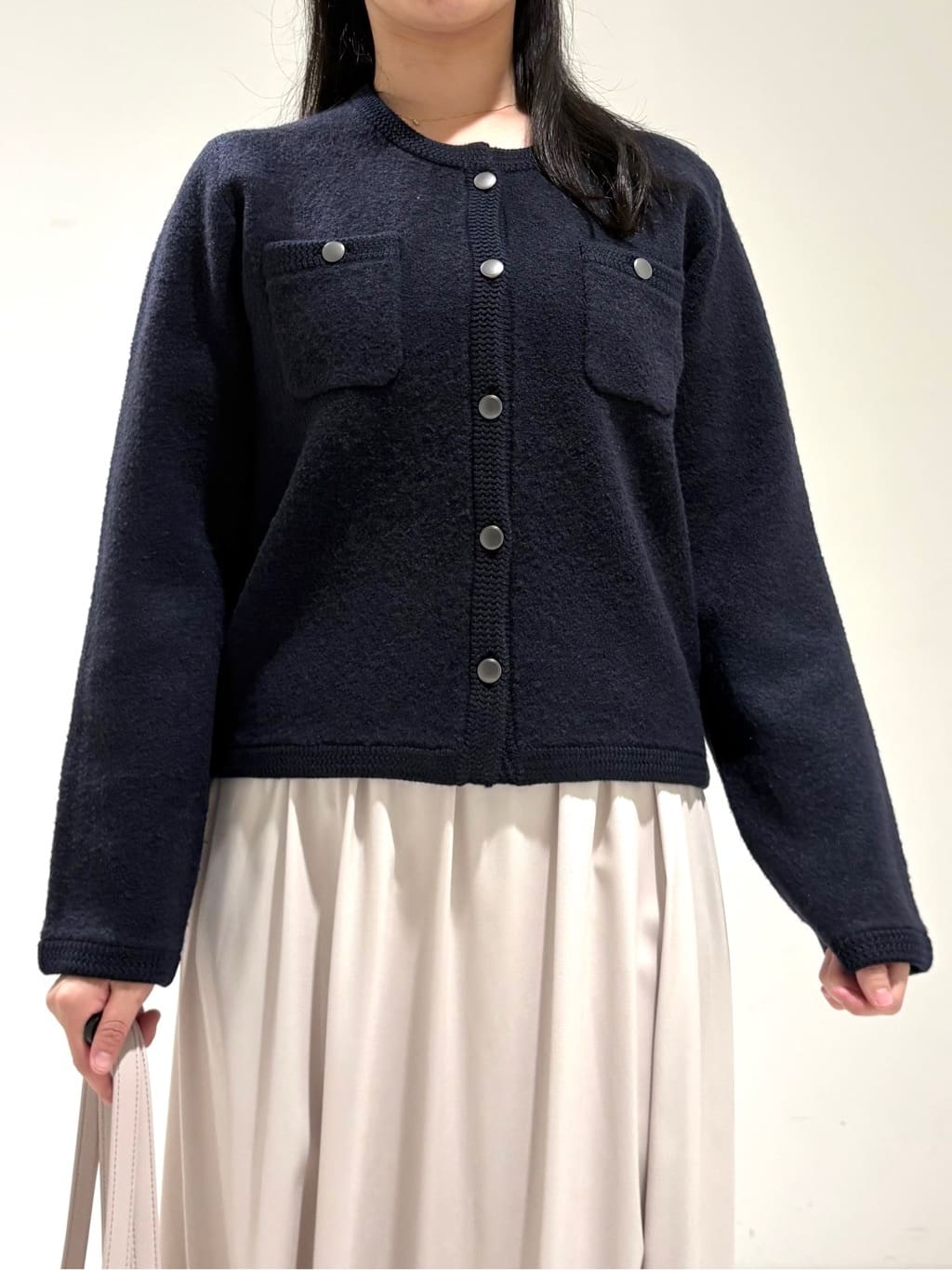 momokoさんの「INDIVI｜【ミニブークレ素材】ジャケットライクカーディガン」を使ったコーディネート