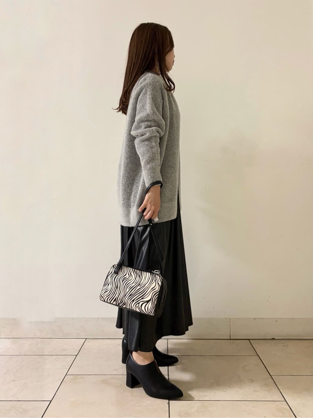 kahoさんの「INDIVI｜【エアリー素材】ブークレ着流しニットカーディガン」を使ったコーディネート