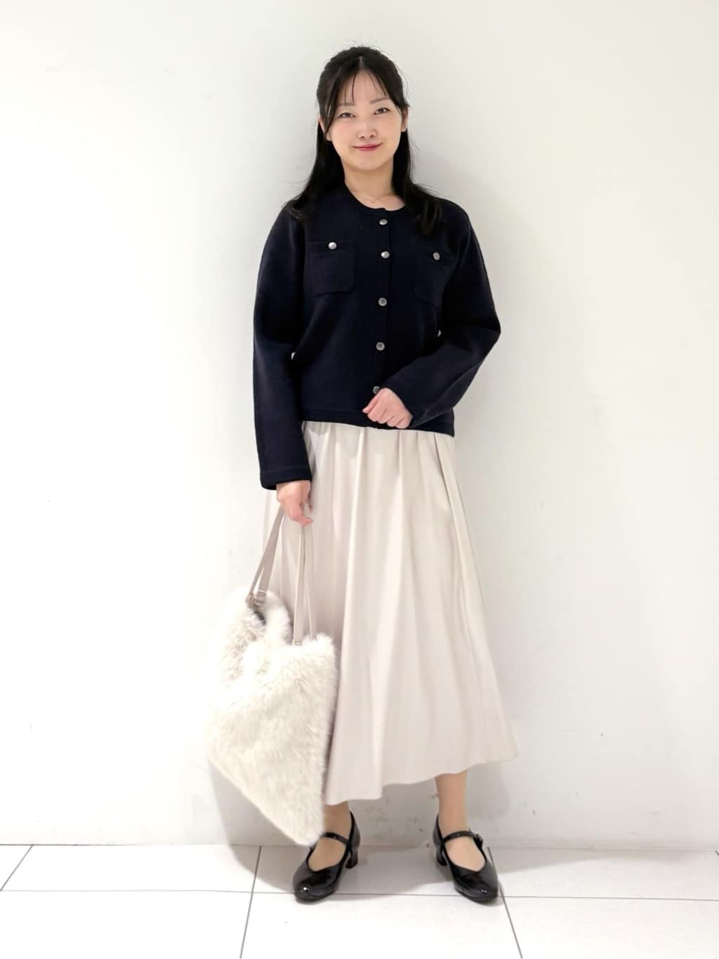 momokoさんの「INDIVI｜【ミニブークレ素材】ジャケットライクカーディガン」を使ったコーディネート