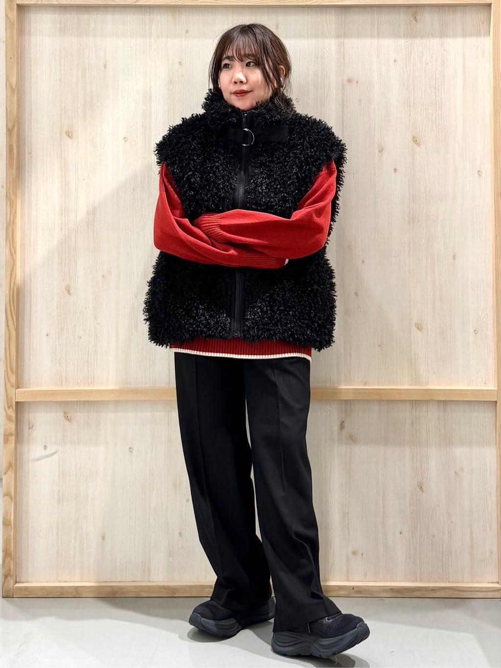 nanaさんの「THE SHOP TK｜プラスするだけでこなれ見え ボアベスト」を使ったコーディネート