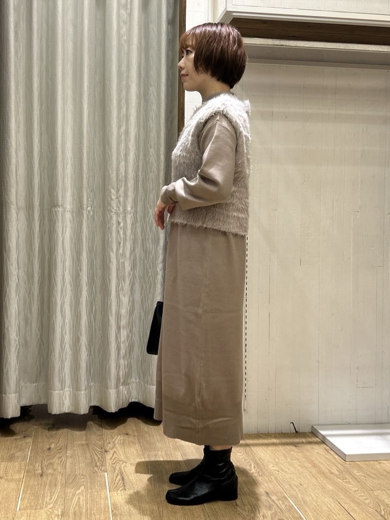 ga_riさんの「THE SHOP TK｜優秀ふわふわベスト＆ニットワンピース【毛玉になりにくい/静電気防止/洗える】」を使ったコーディネート