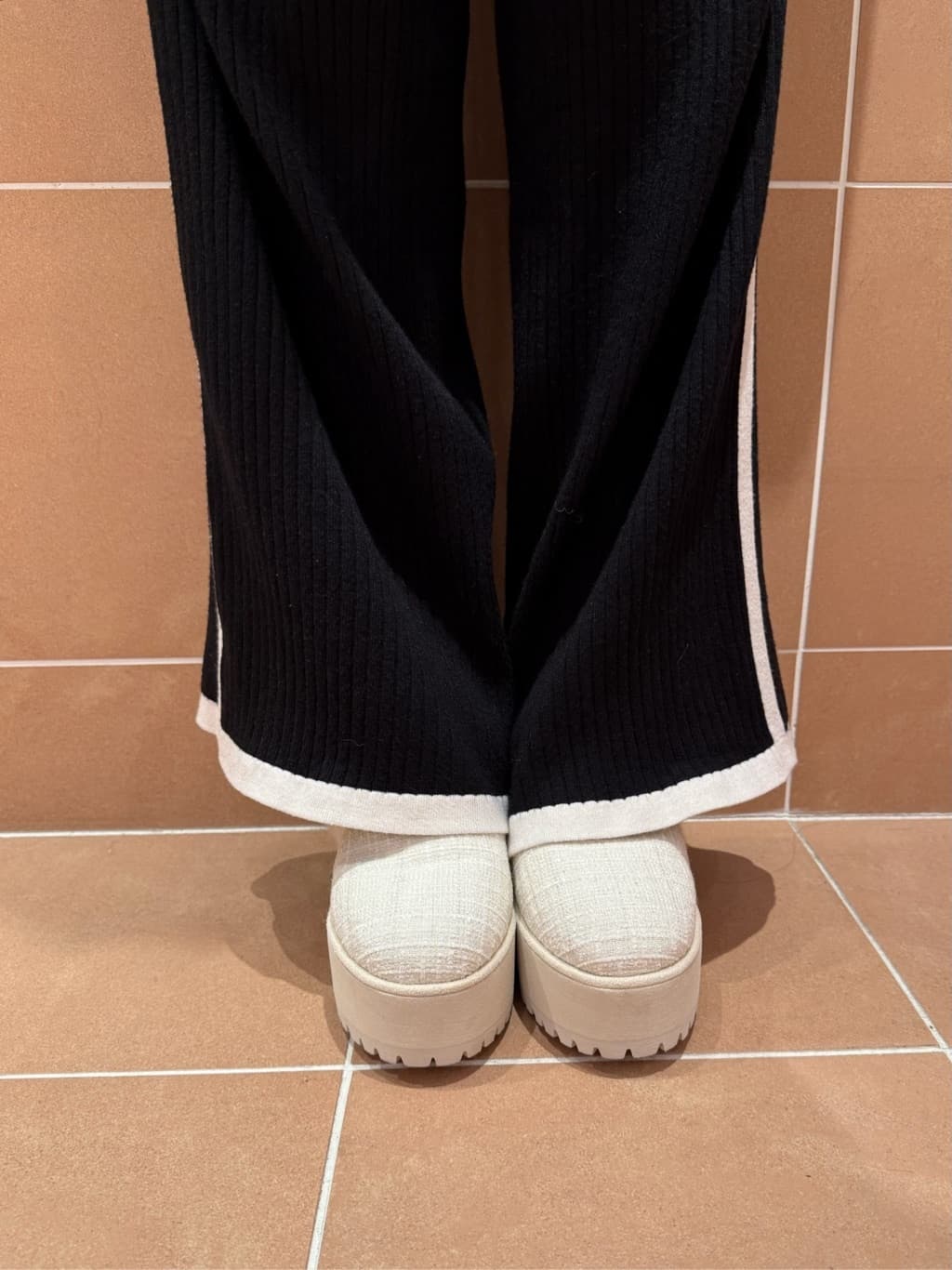 MIRINAさんの「ESPERANZA｜厚底2WAYフェイクムートンサボ」を使ったコーディネート