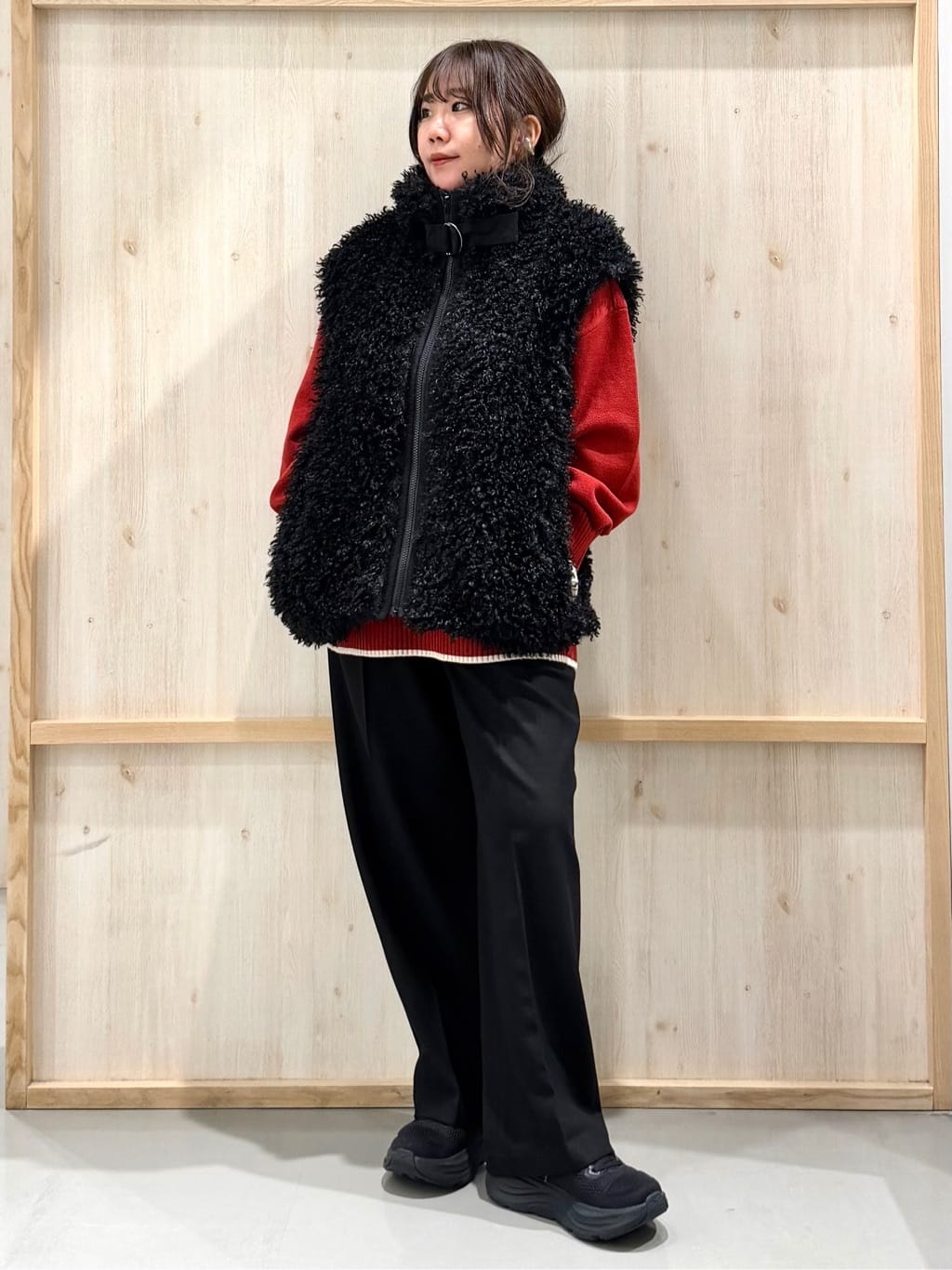 nanaさんの「THE SHOP TK｜プラスするだけでこなれ見え ボアベスト」を使ったコーディネート