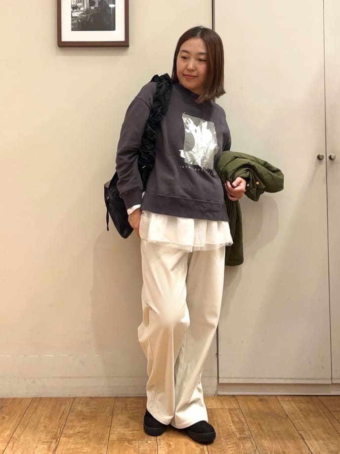 harusakuさんの「SHOO･LA･RUE｜グラフィックアソート裏毛スウェット」を使ったコーディネート