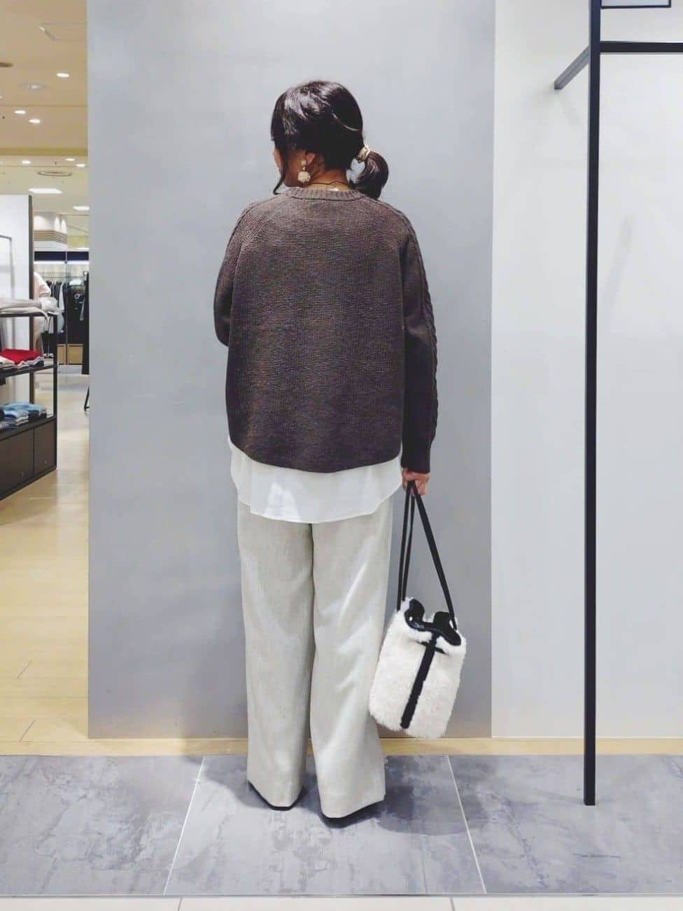 TOMOMIさんの「INDIVI｜ボアミドルバッグ」を使ったコーディネート