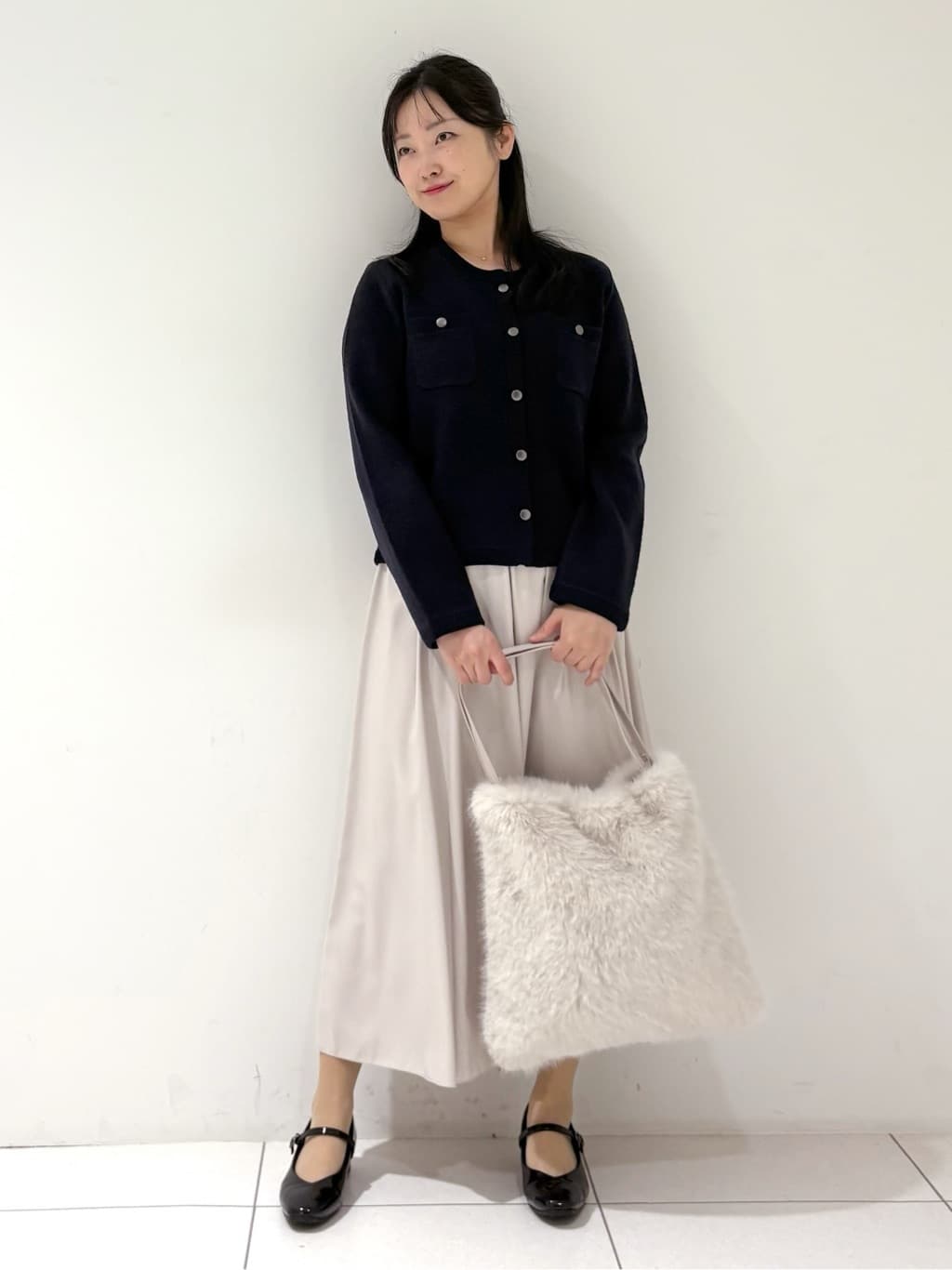momokoさんの「INDIVI｜【ミニブークレ素材】ジャケットライクカーディガン」を使ったコーディネート