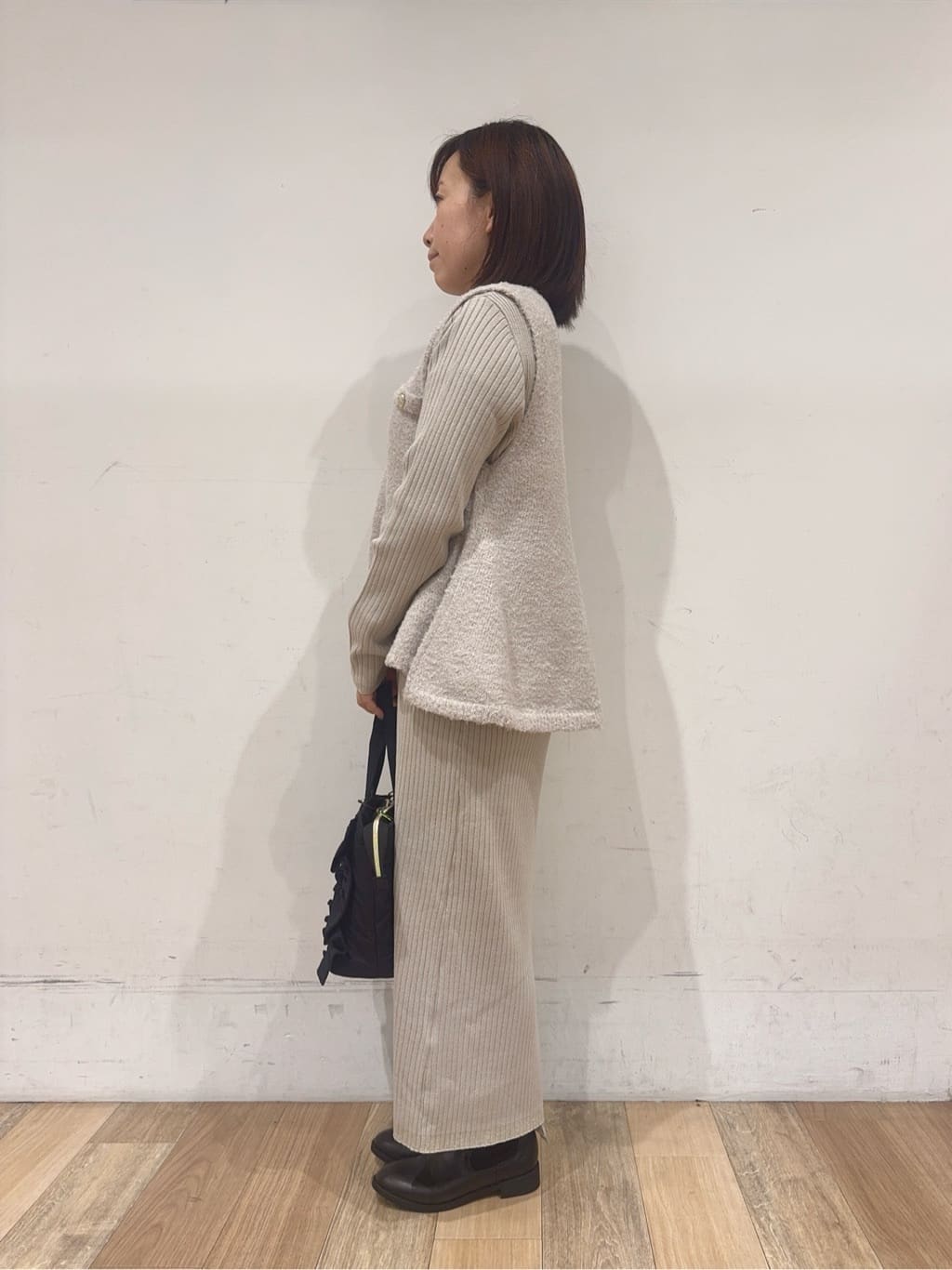 miさんの「grove｜【2点SET/体型カバー】一枚で決まる、ペプラムベスト&times;ニットワンピース」を使ったコーディネート