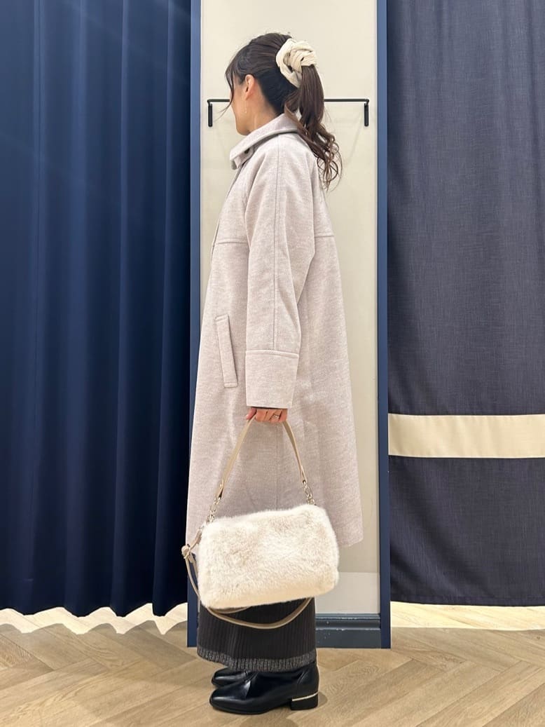 Orikaさんの「grove｜クラシカルな佇まい 大人のステンカラーロングコート」を使ったコーディネート