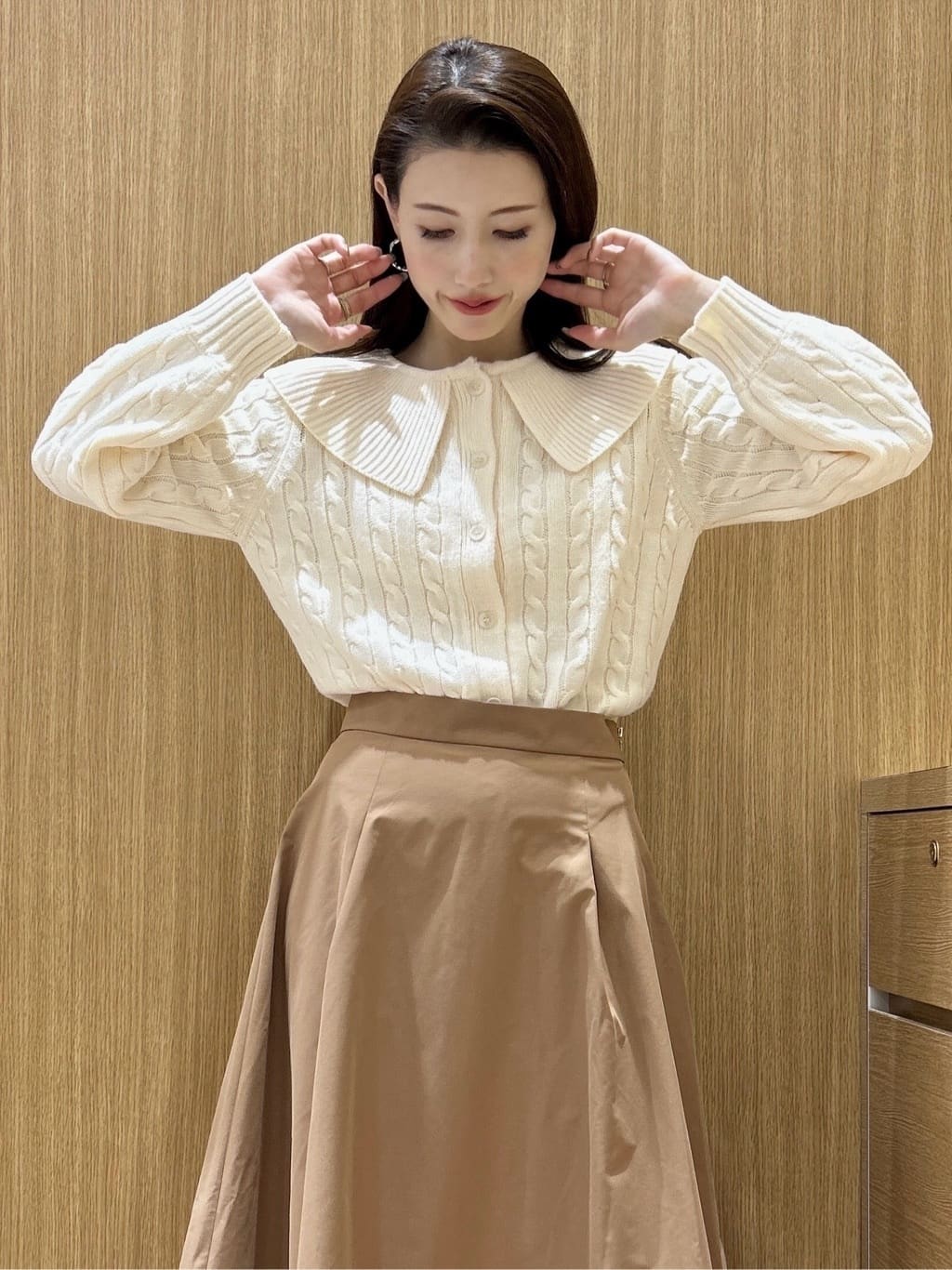 maiさんの「OPAQUE.CLIP｜ビック襟ケーブルニット【洗濯機OK／抗ピル】」を使ったコーディネート