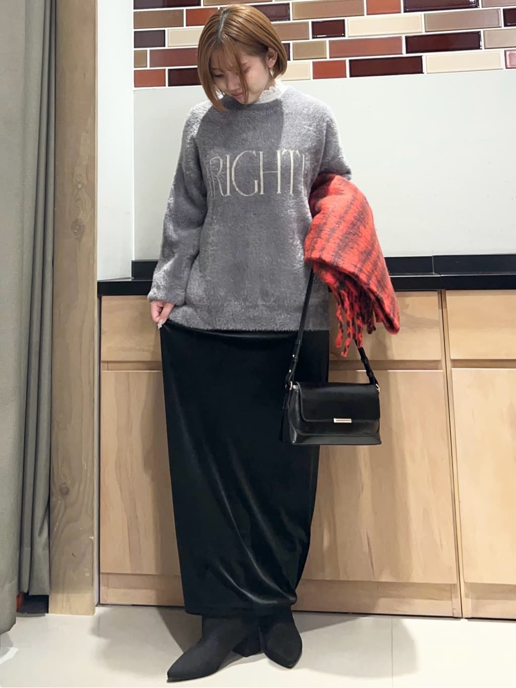 かのさんの「THE SHOP TK｜ベルベットフェザー ロゴニットプルオーバー」を使ったコーディネート