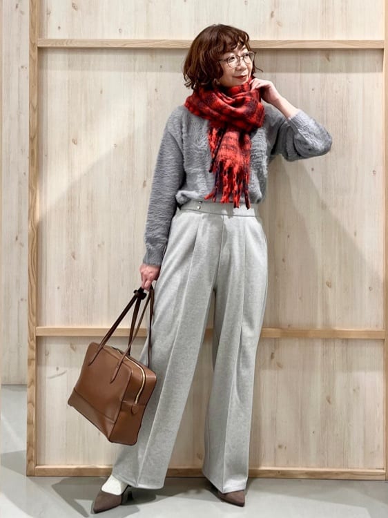 nakoさんの「THE SHOP TK｜【華やかで柔らか】ふわふわフェザーニット/洗える・前後2WAY」を使ったコーディネート