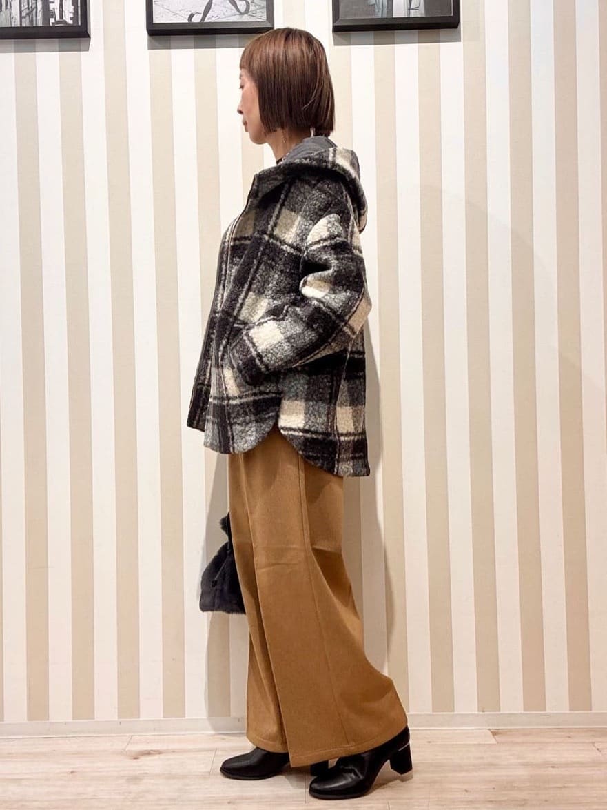 まつこさんの「SHOO･LA･RUE｜【絶妙なゆるピタ/洗濯機可】ちくちくしにくい リブハイネックやわらかニット」を使ったコーディネート