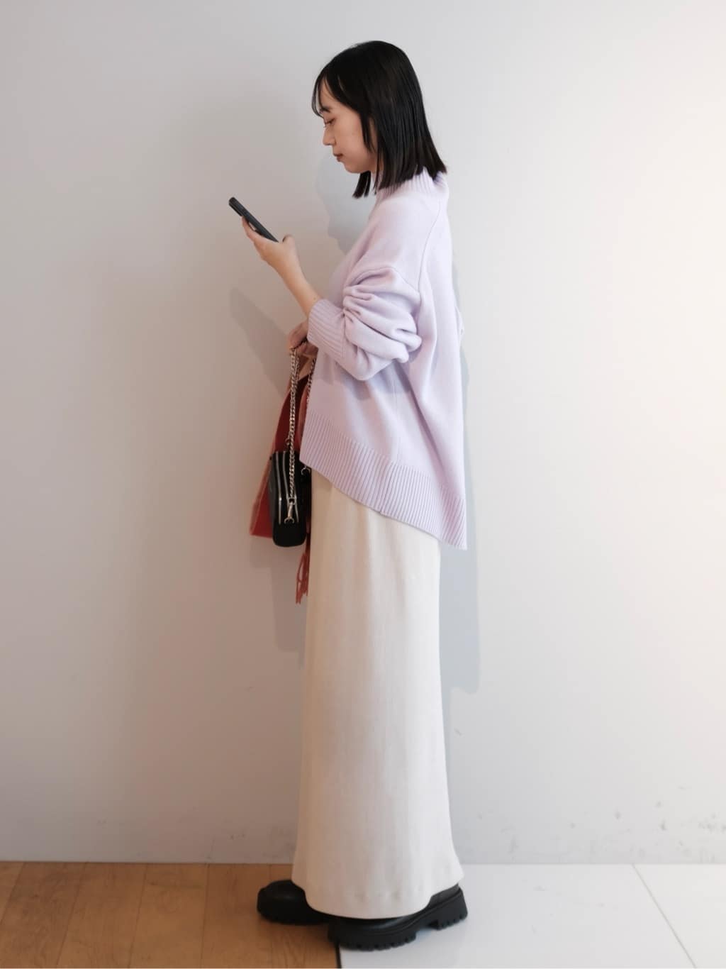 Kishimotoさんの「DRESSTERIOR｜コーデュロイジャージタイトスカート」を使ったコーディネート