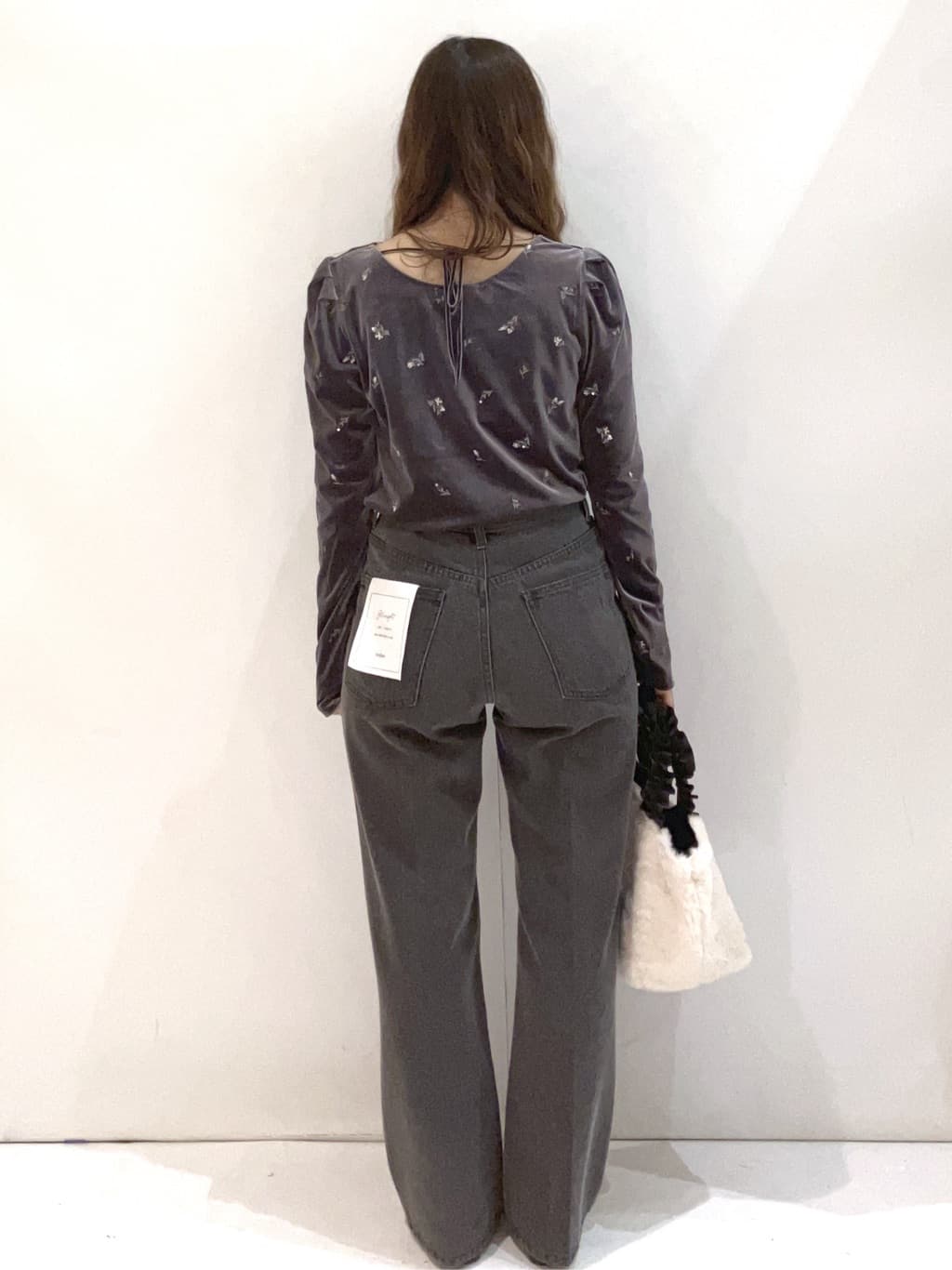 hirokoさんの「OPAQUE.CLIP｜バックシャン小花刺繍ベロアトップス【洗濯機OK】」を使ったコーディネート