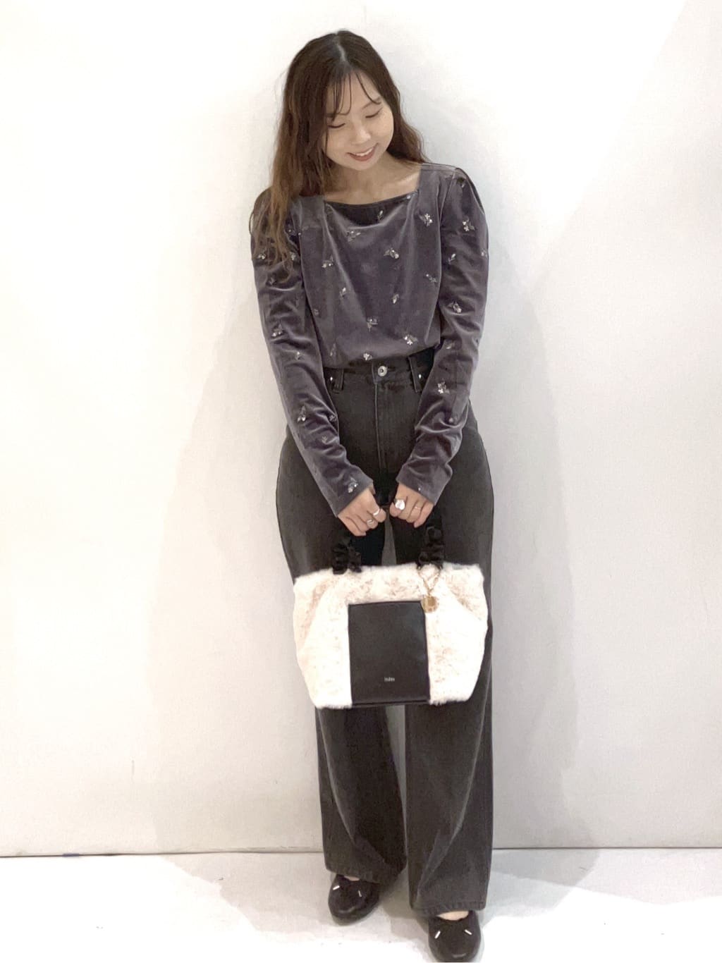 hirokoさんの「OPAQUE.CLIP｜バックシャン小花刺繍ベロアトップス【洗濯機OK】」を使ったコーディネート