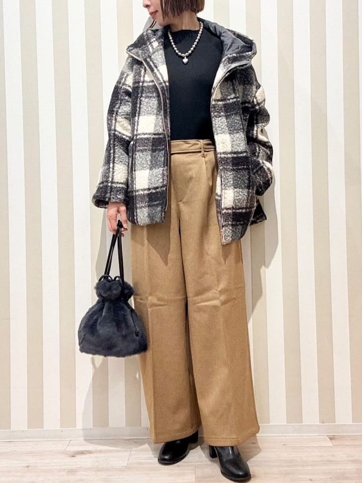 まつこさんの「SHOO･LA･RUE｜【絶妙なゆるピタ/洗濯機可】ちくちくしにくい リブハイネックやわらかニット」を使ったコーディネート